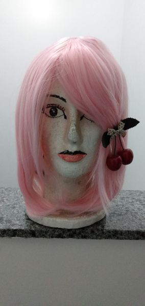 Peruca rosa claro Chanel lisa